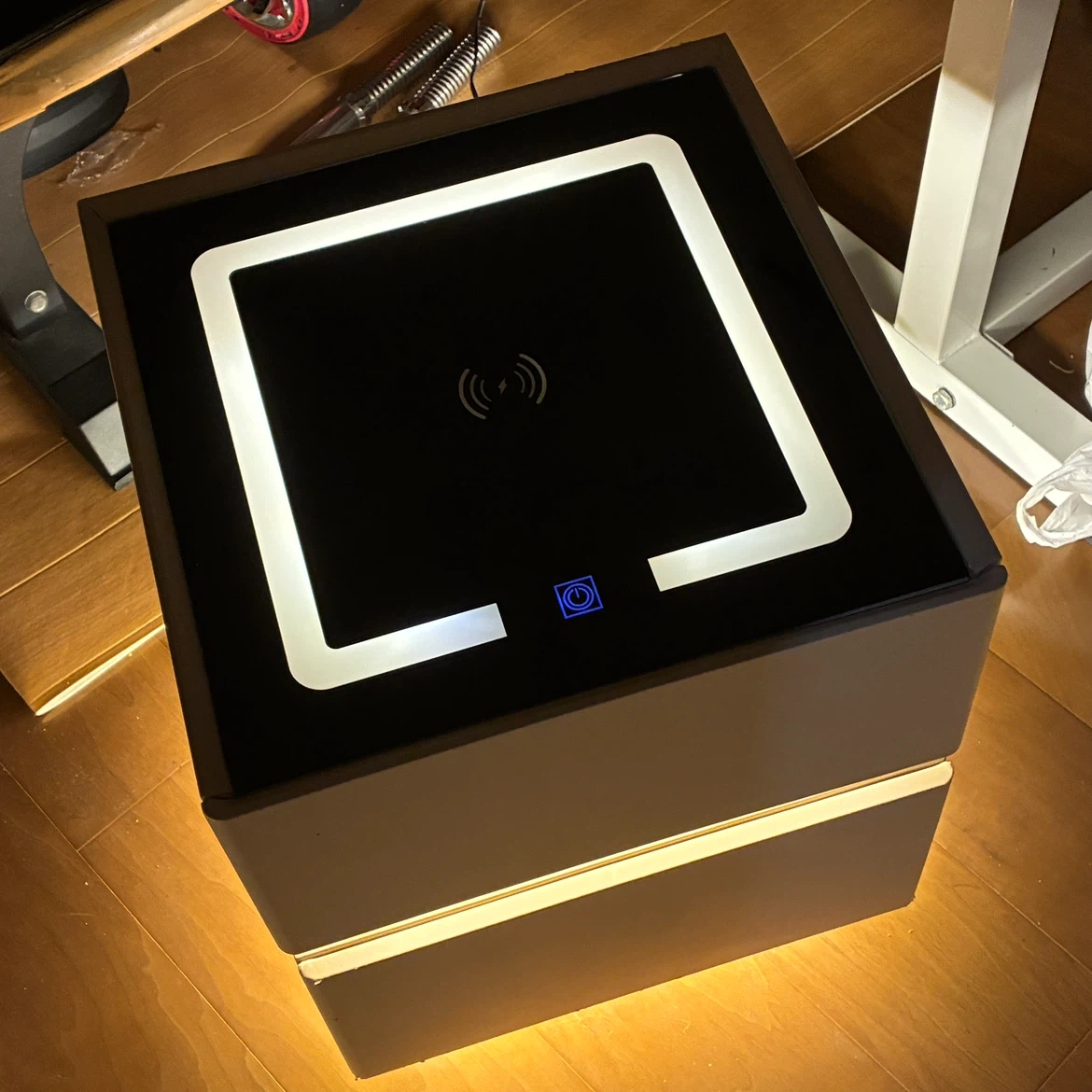 多機能スマートサイドテーブル LED照明 ワイヤレス充電の写真3枚目