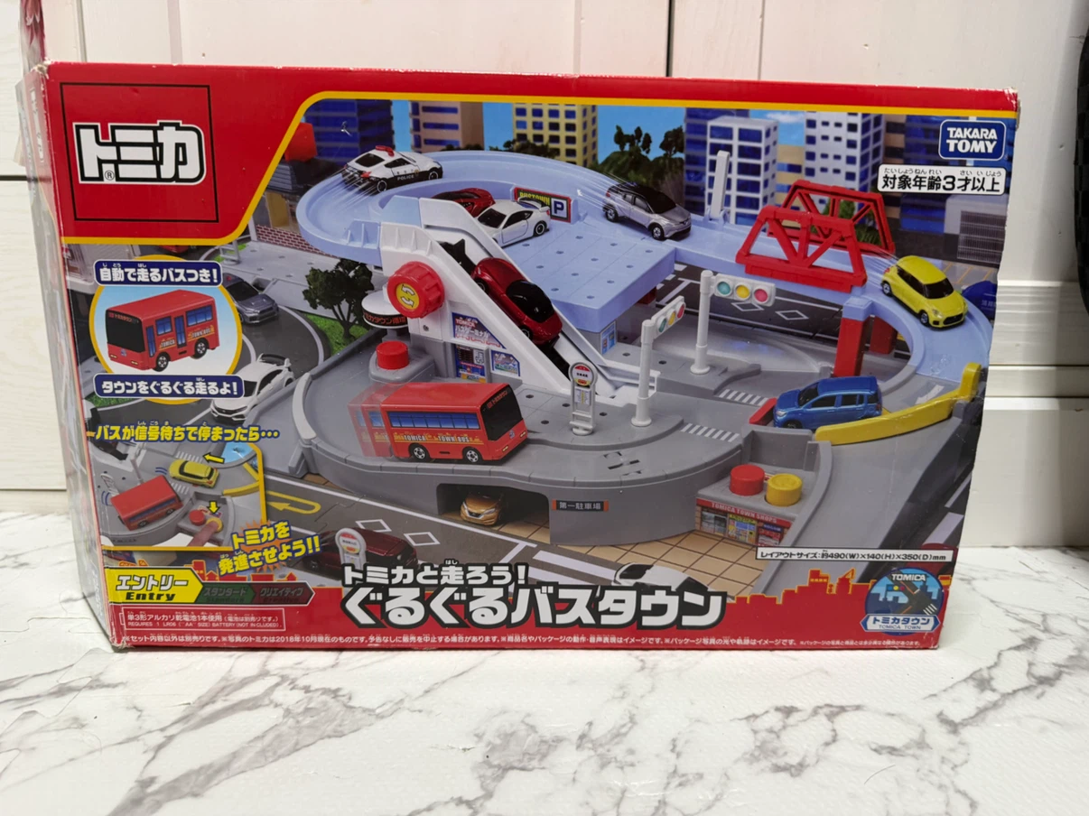 タカラトミー トミカ ぐるぐるバスタウン