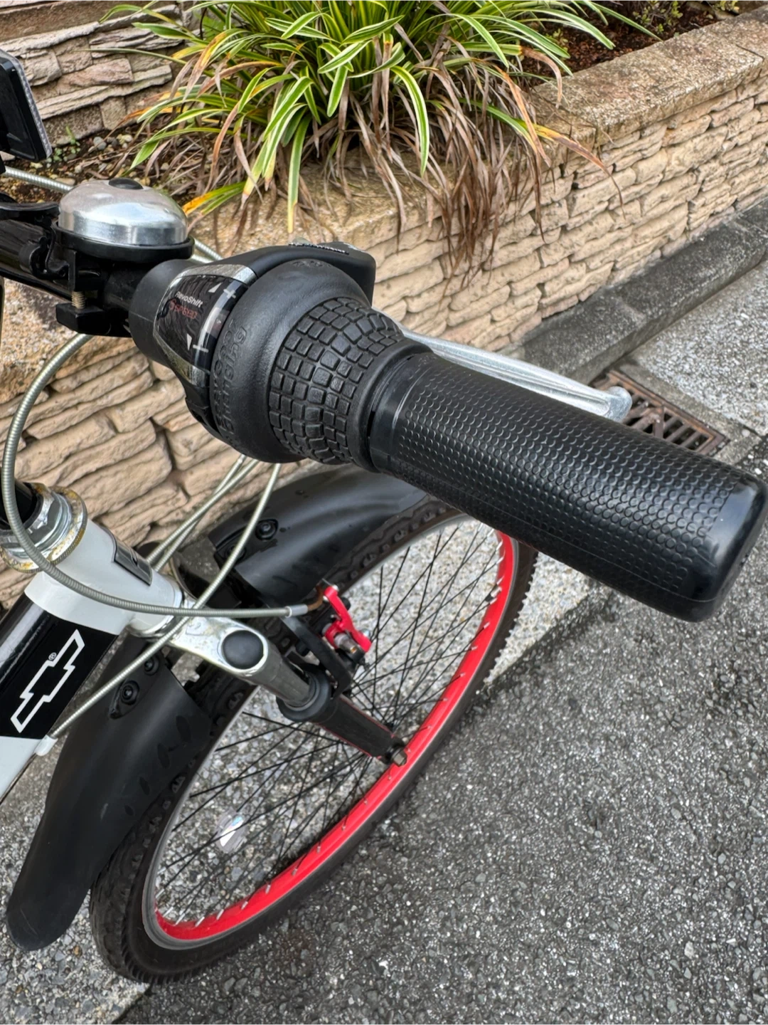 シボレー製のホワイトの折りたたみマウンテンバイク(MTB)の写真6枚目