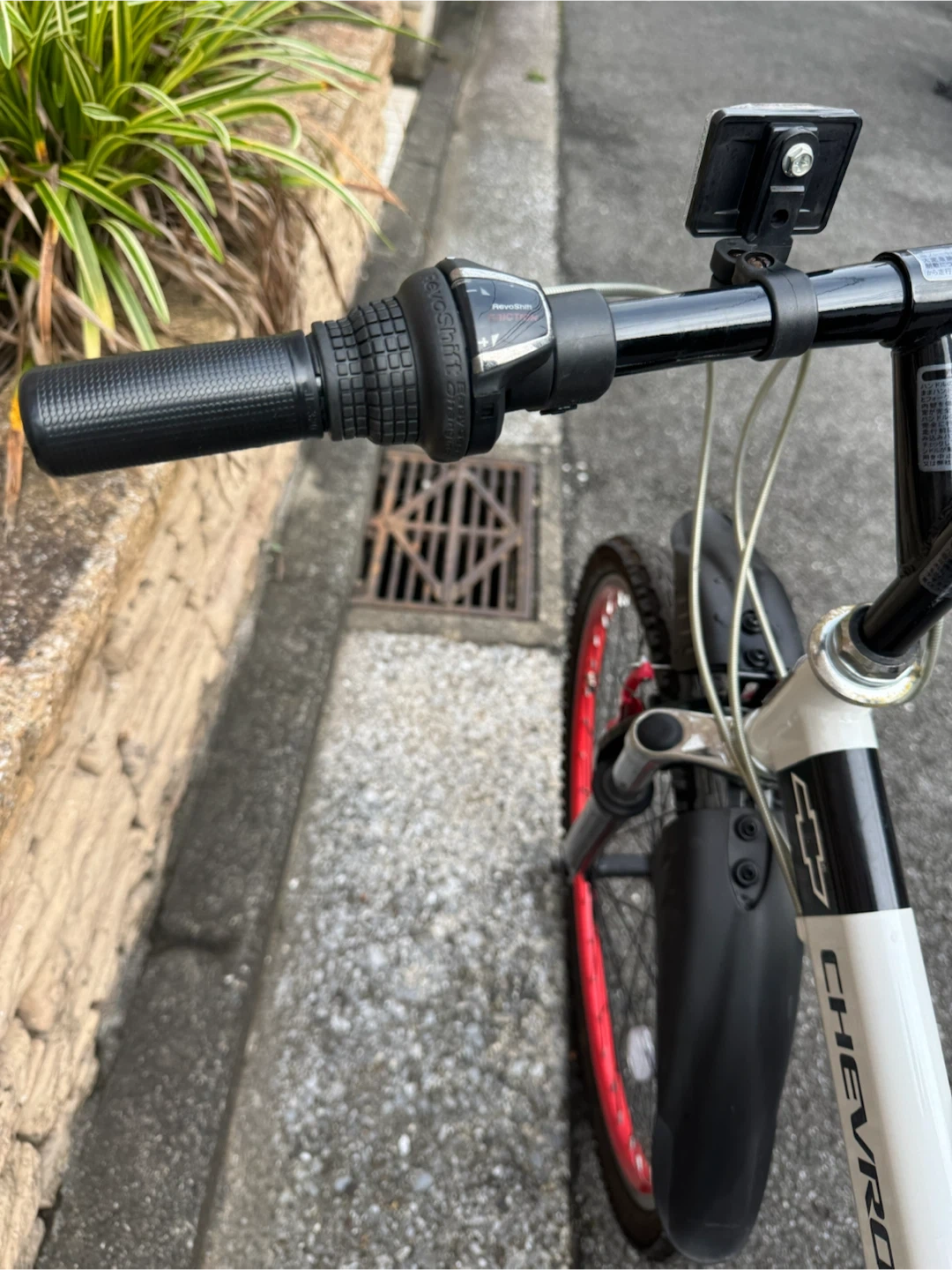 シボレー製のホワイトの折りたたみマウンテンバイク(MTB)の写真7枚目