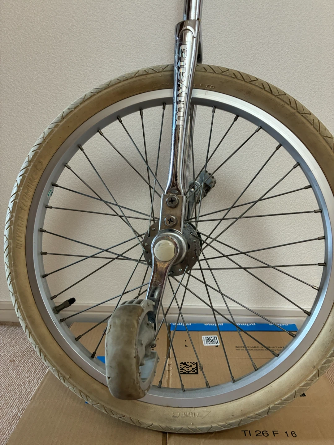 ミヤタ 一輪車 フラミンゴ 16インチの写真3枚目