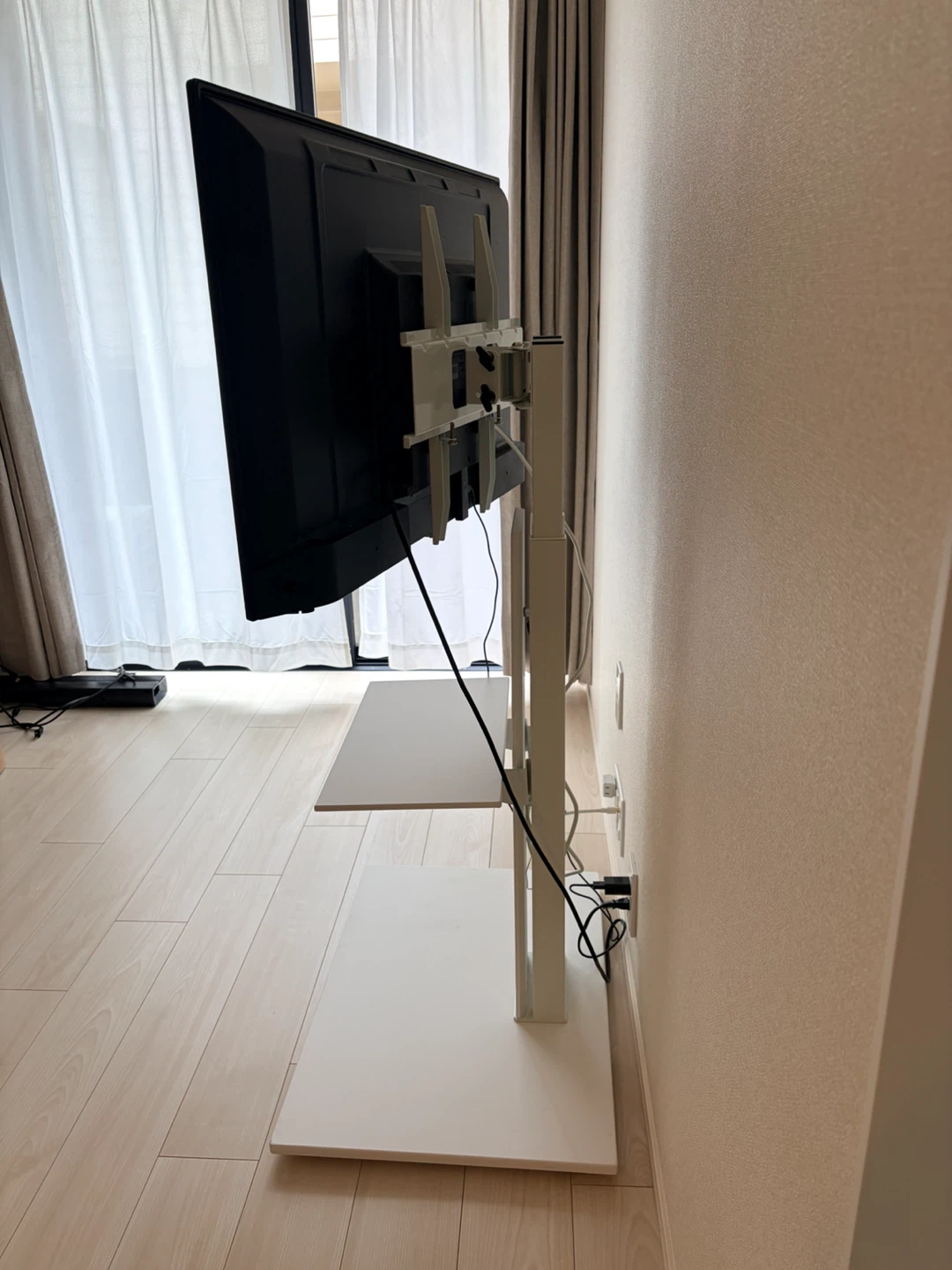 アイリー 40型液晶テレビ FFF-TV2K40WBK2 テレビスタンド付の写真2枚目