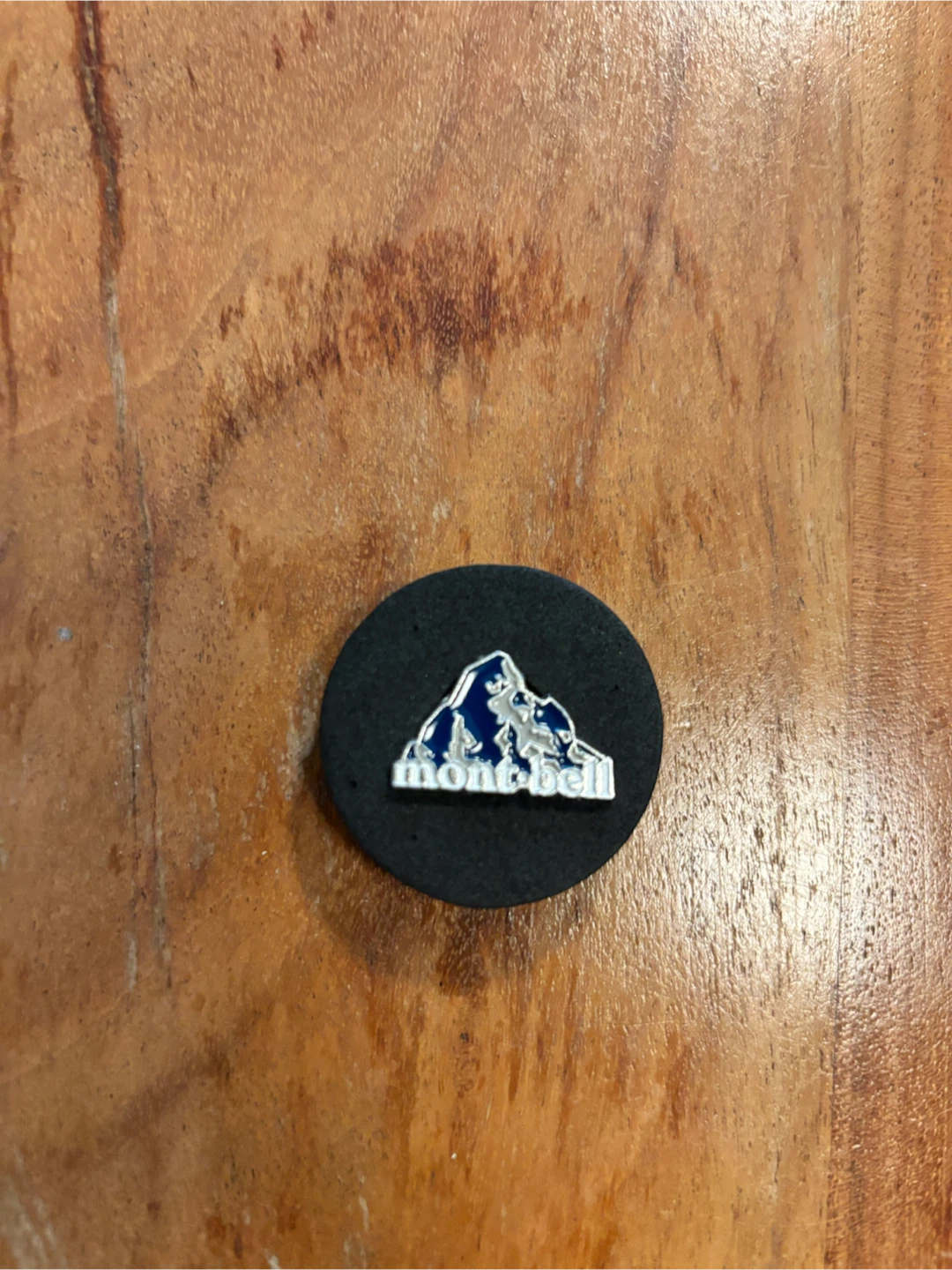 モンベル ピンバッジ 山 ロゴ