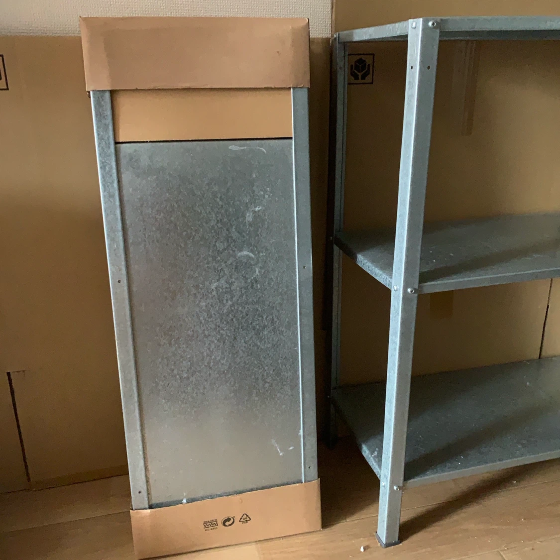 ラスト　1点です。2点SOUL’d OUT🌟　IKEA  スチール棚　　　　解体しまとめてあります。画像ありの写真3枚目