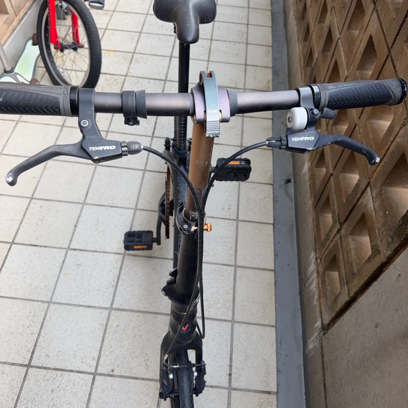 サヴァ 折りたたみ自転車 マットブラックの写真3枚目