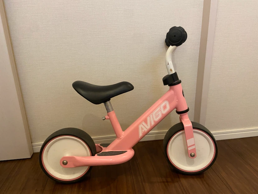 アヴィーゴ キッズ用バランスバイク ピンクの写真2枚目