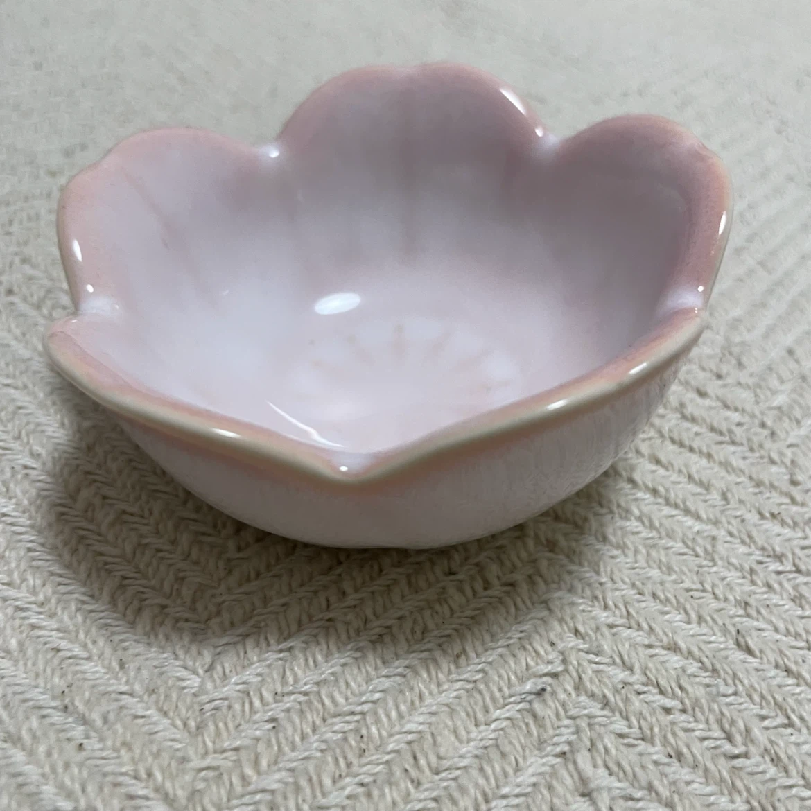 花型 小鉢 ピンク 陶磁器の写真2枚目