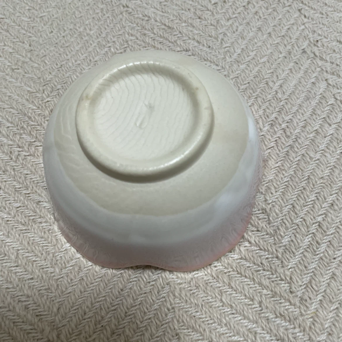 花型 小鉢 ピンク 陶磁器の写真3枚目