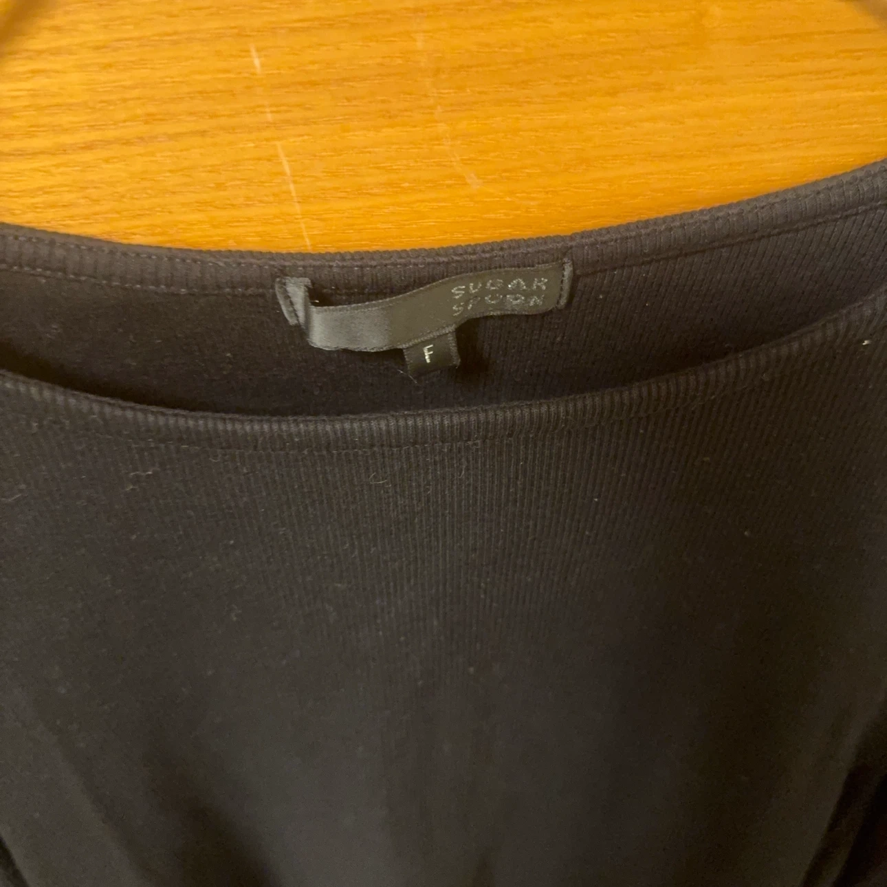 シュガースプーン カットソー 黒の写真2枚目