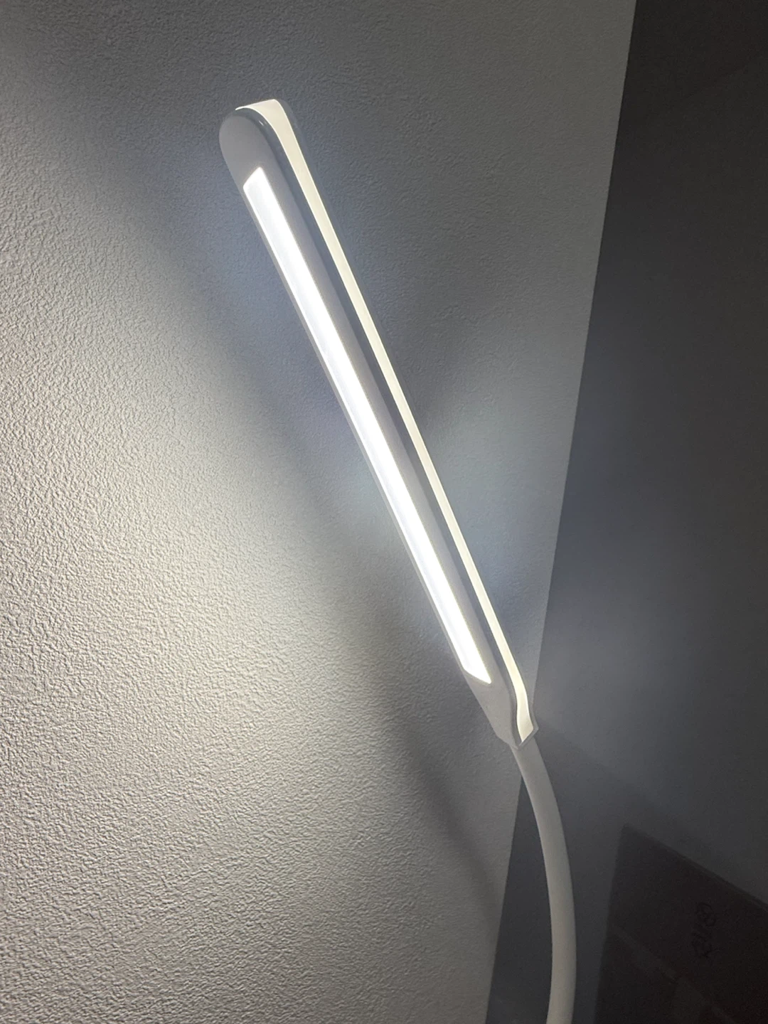 LED デスクライト ホワイト 卓上照明の写真3枚目