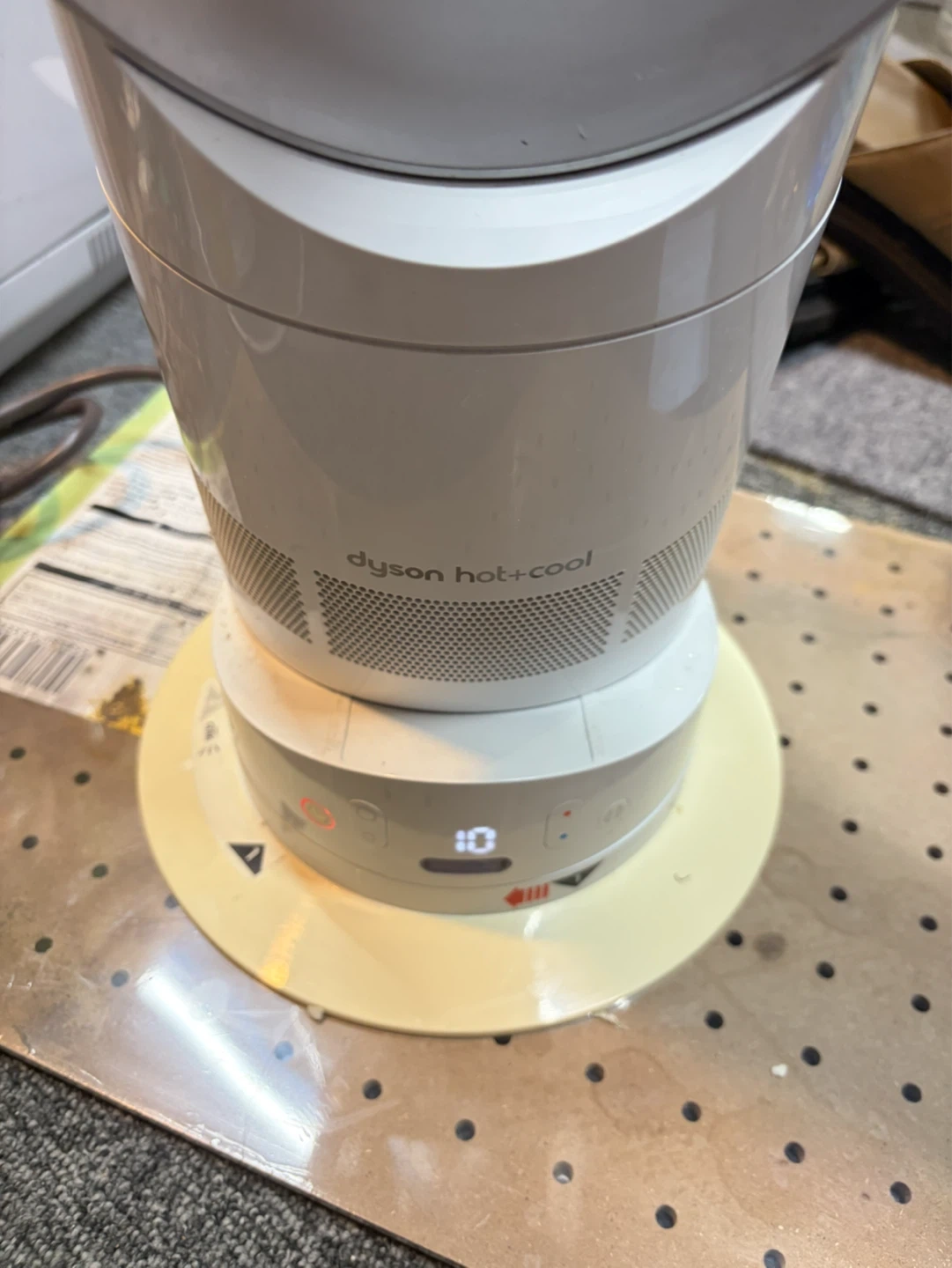 ダイソン ホット＆クール AM04 ファンヒーターの写真2枚目