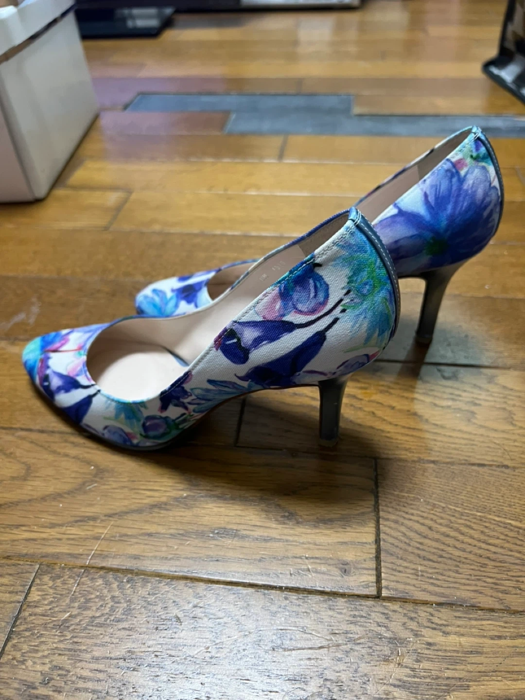 銀座かねまつ 花柄 パンプス 22.5cmの写真3枚目