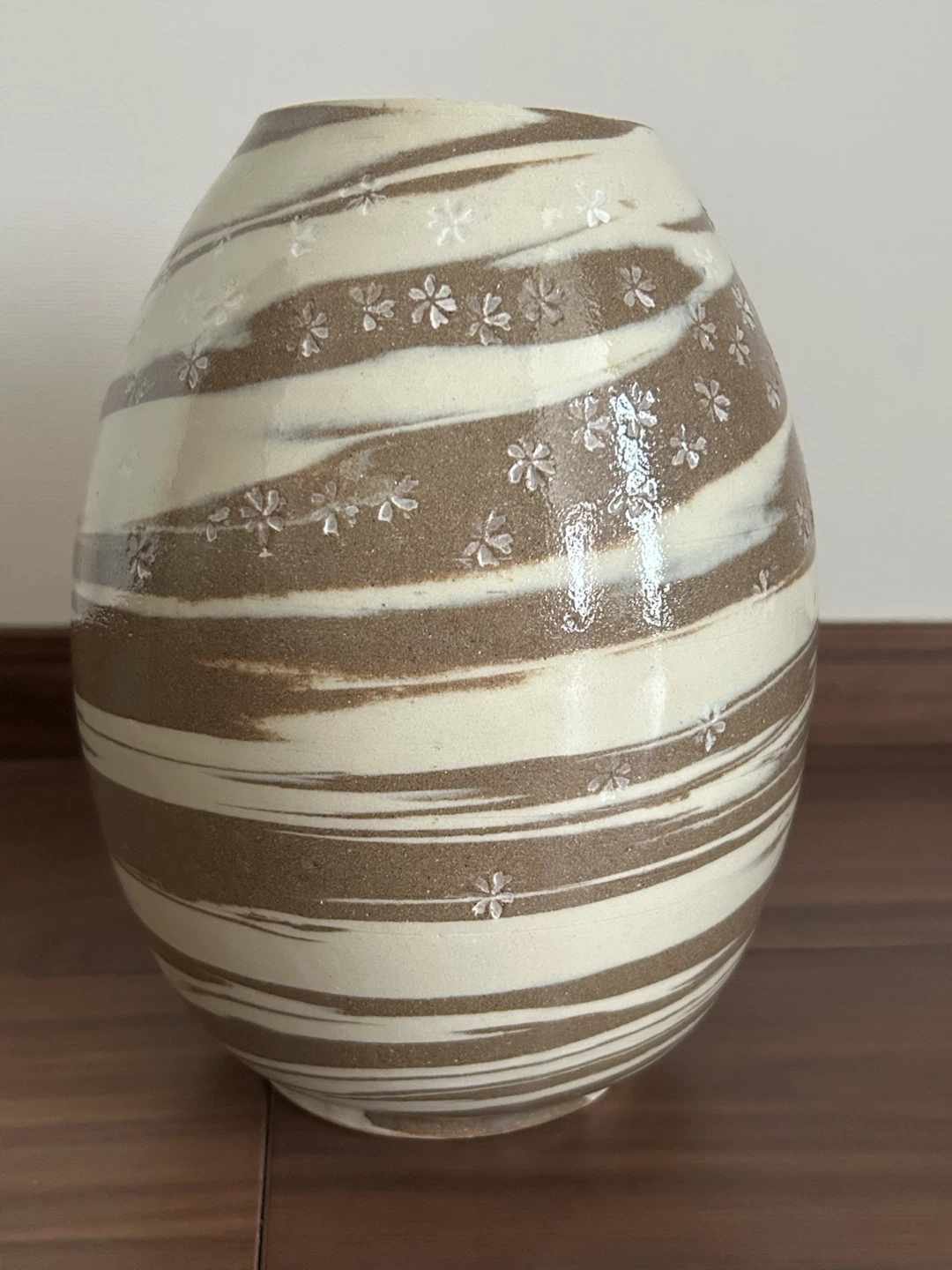 【作家物 陶印 一木】三島手 桜柄 象嵌 陶器 花瓶 壺 / 刷毛目 高さ約21cm 伝統工芸 華道具の写真6枚目