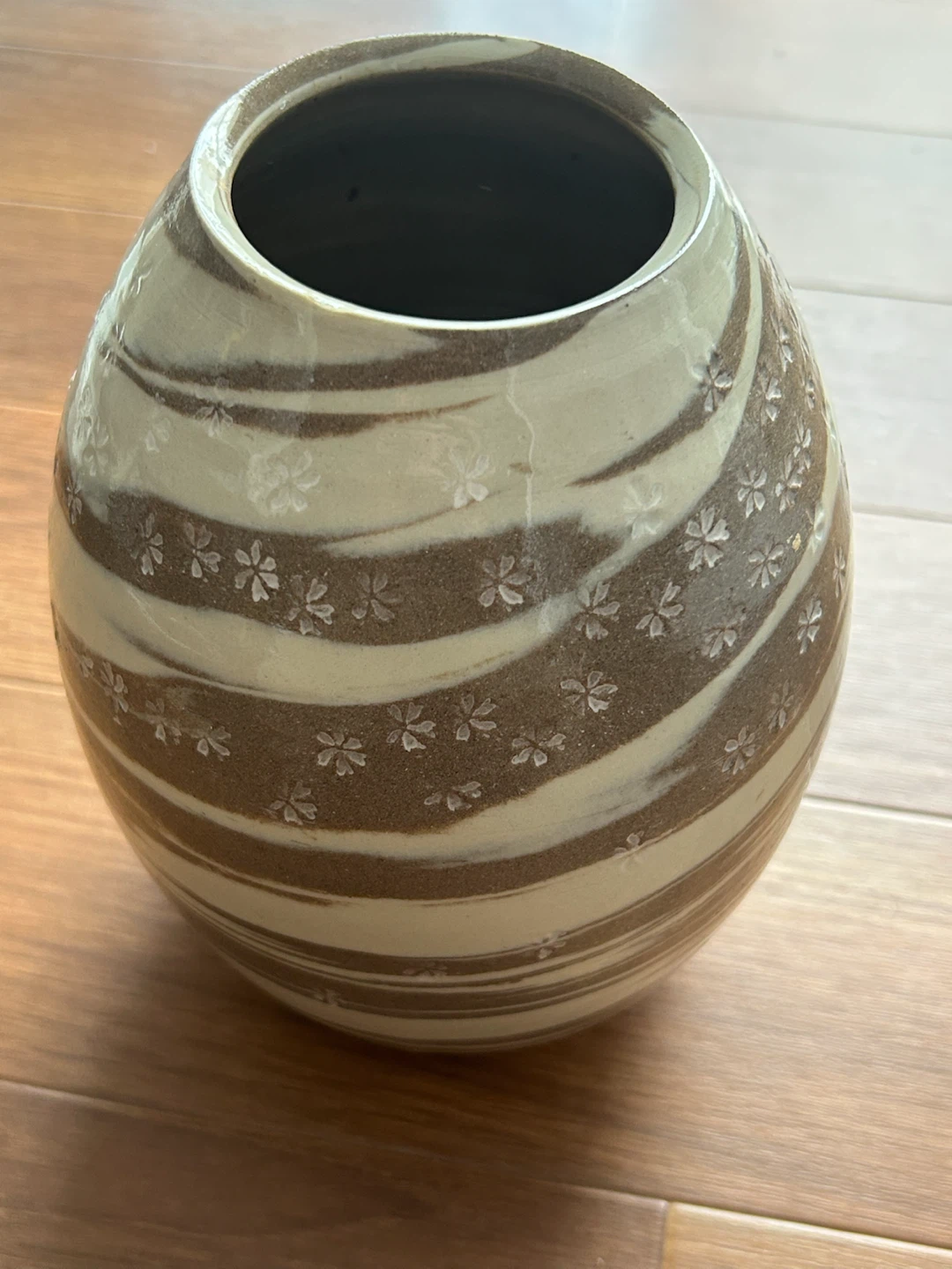 【作家物 陶印 一木】三島手 桜柄 象嵌 陶器 花瓶 壺 / 刷毛目 高さ約21cm 伝統工芸 華道具の写真7枚目
