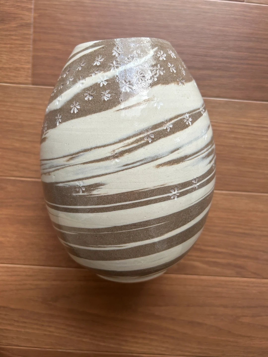 【作家物 陶印 一木】三島手 桜柄 象嵌 陶器 花瓶 壺 / 刷毛目 高さ約21cm 伝統工芸 華道具の写真8枚目