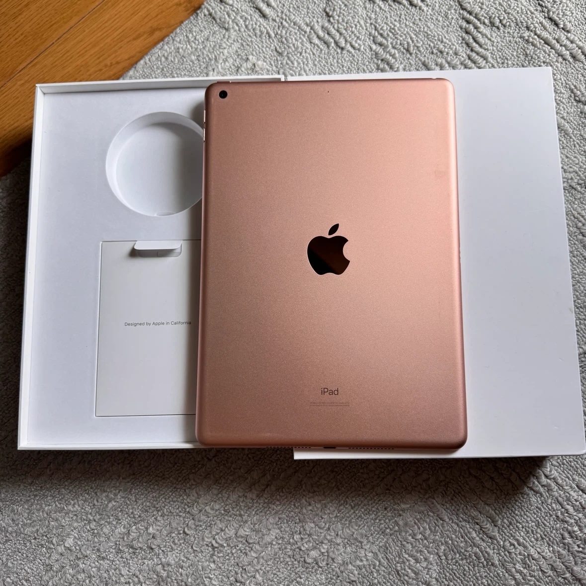 Apple iPad 第7世代 32GB (本体 箱付き 初期化済み)の写真2枚目