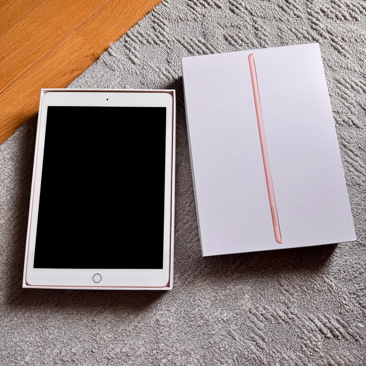 Apple iPad 第7世代 32GB (本体 箱付き 初期化済み)の写真3枚目