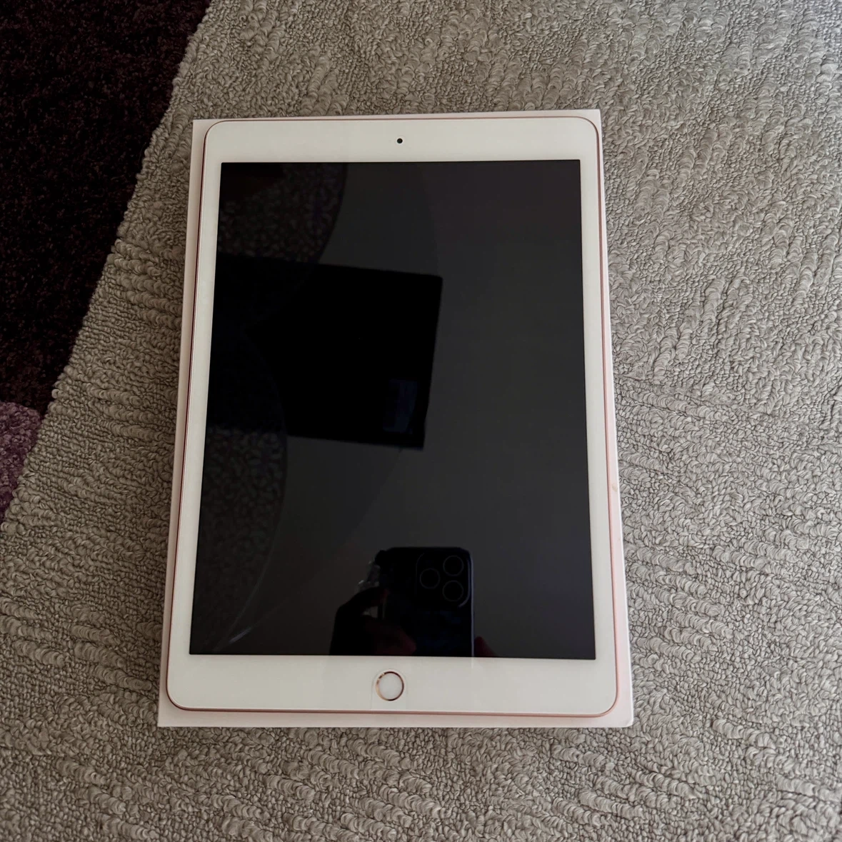 Apple iPad 第7世代 32GB (本体 箱付き 初期化済み)の写真4枚目