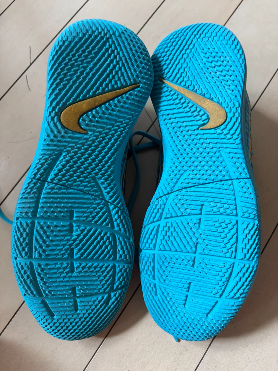 ナイキ サッカートレーニングシューズ 23cmの写真2枚目