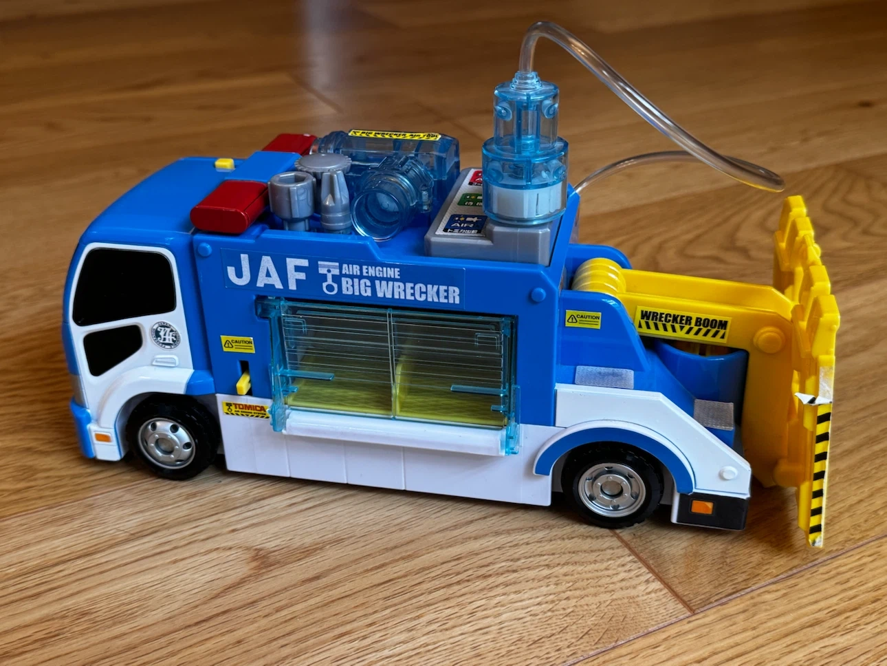 トミカタウン 空気はスゴイぞ! 整備工場へ運ぼう! JAFビッグレッカー車