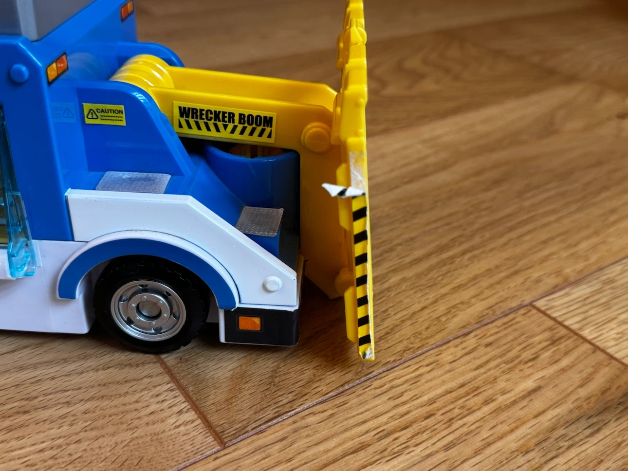 トミカタウン 空気はスゴイぞ! 整備工場へ運ぼう! JAFビッグレッカー車の写真2枚目