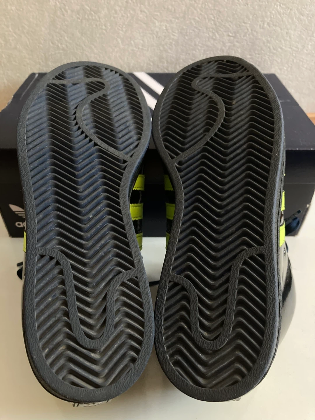 定期18,700円　アディダス　スニーカー　23.5cmの写真6枚目
