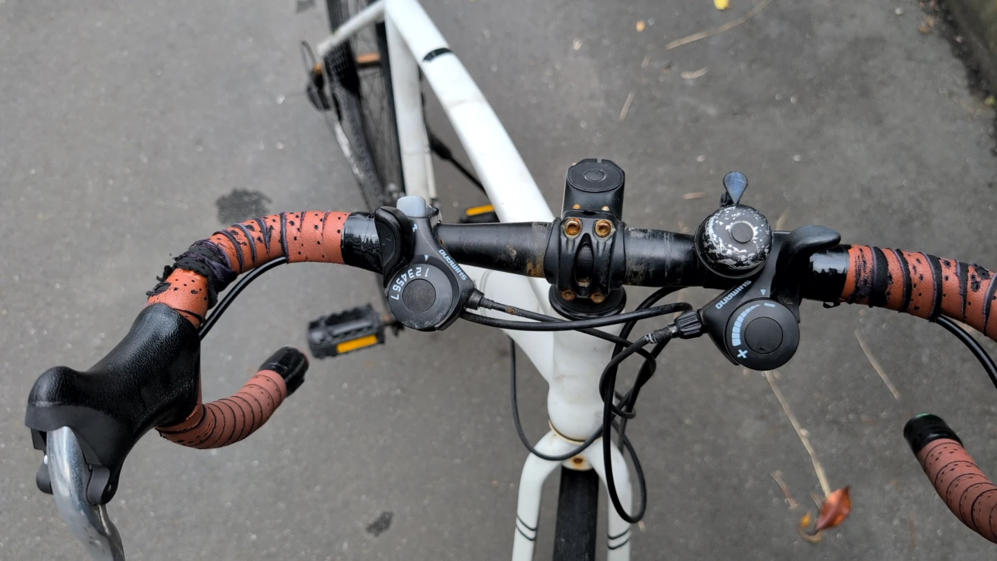 ロードバイクタイプの自転車の写真2枚目