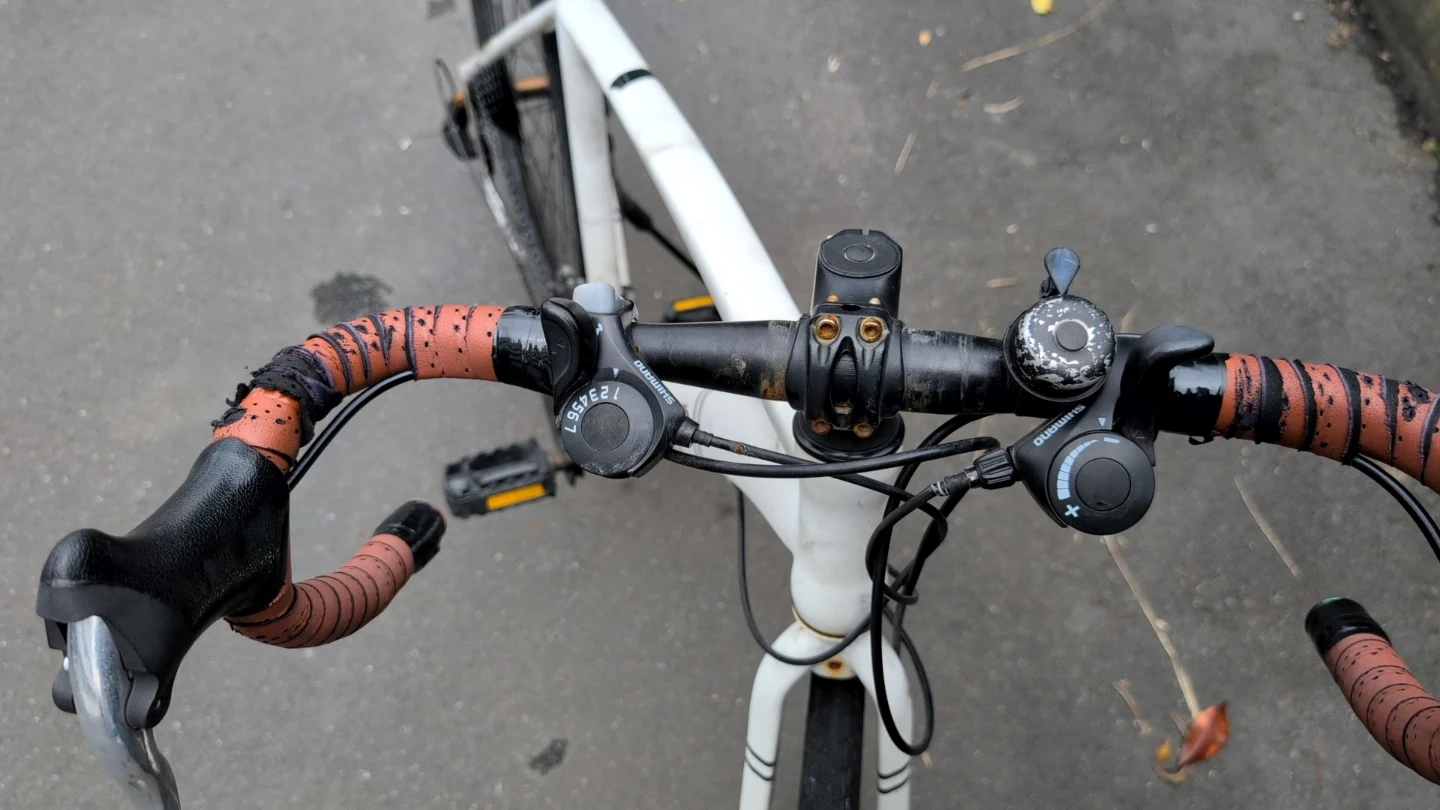 ロードバイクタイプの自転車の写真2枚目