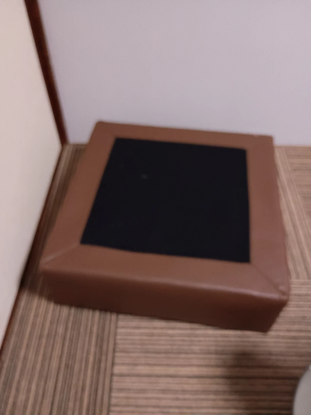 ブラウン オットマン