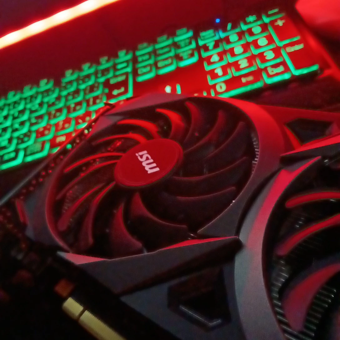 MSI グラフィックボード　Tesla v100 16gb