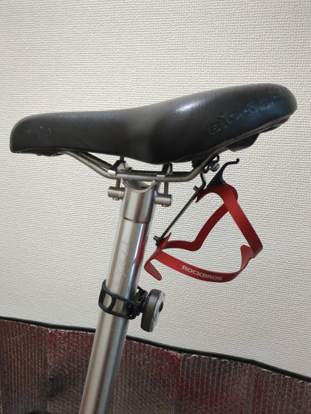 ロックブロス ボトルケージ 赤の写真6枚目