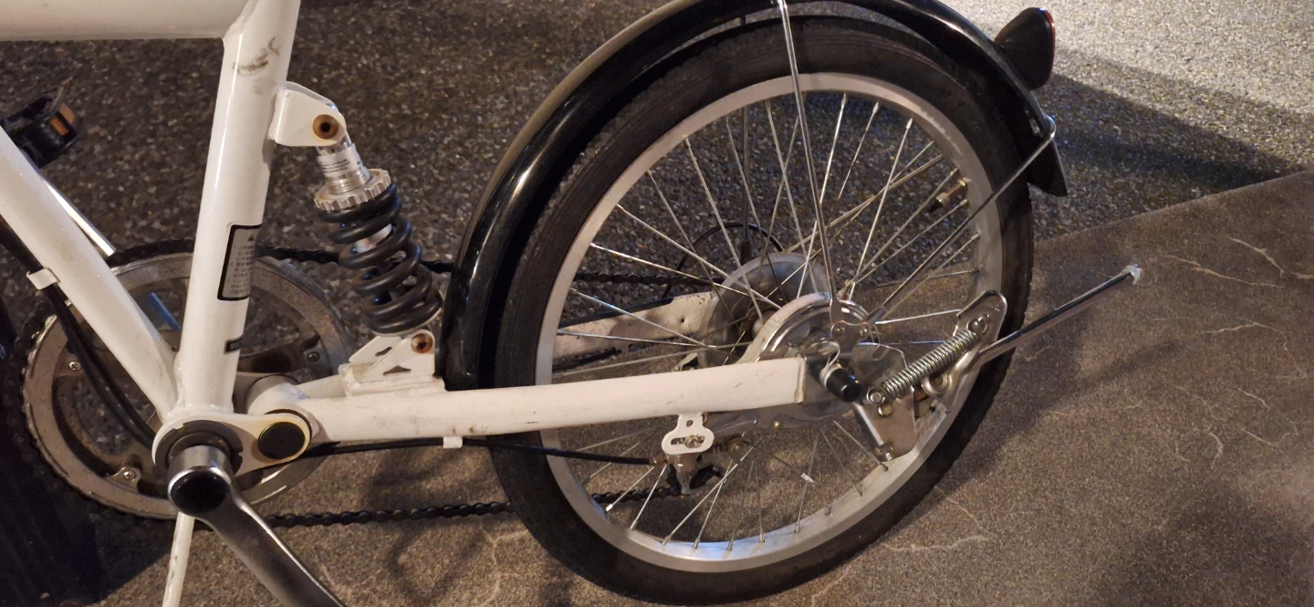 予約済み。期間限定早い者勝ち?!折りたたみ自転車 ホワイトの写真2枚目