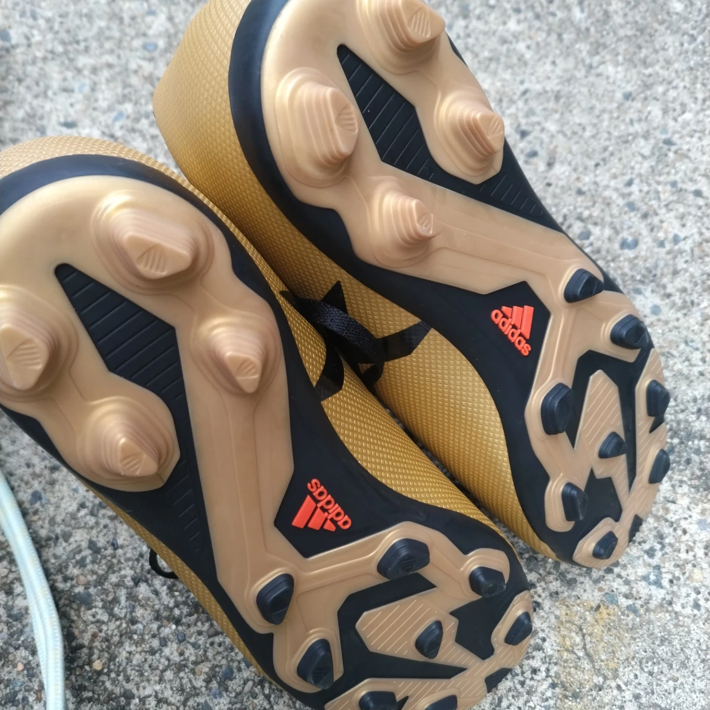アディダス サッカー 23.5cm ゴールドの写真2枚目