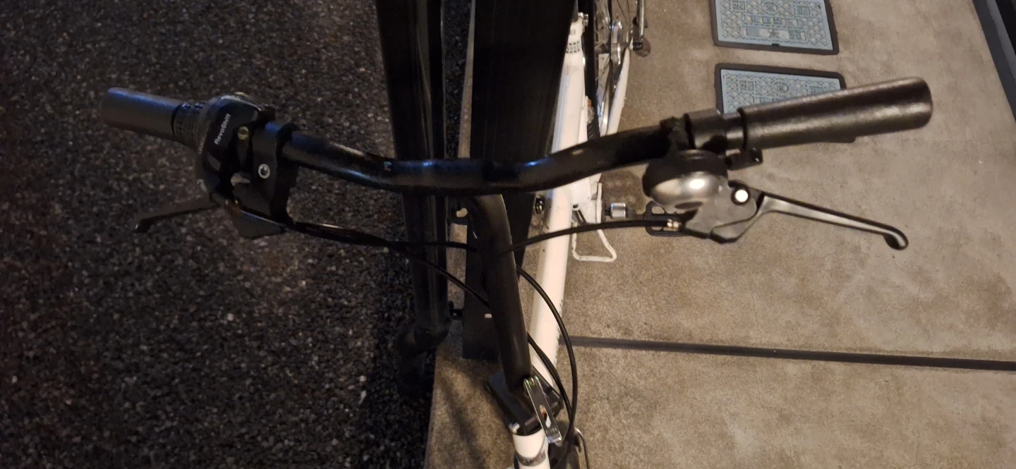 予約済み。期間限定早い者勝ち?!折りたたみ自転車 ホワイトの写真5枚目