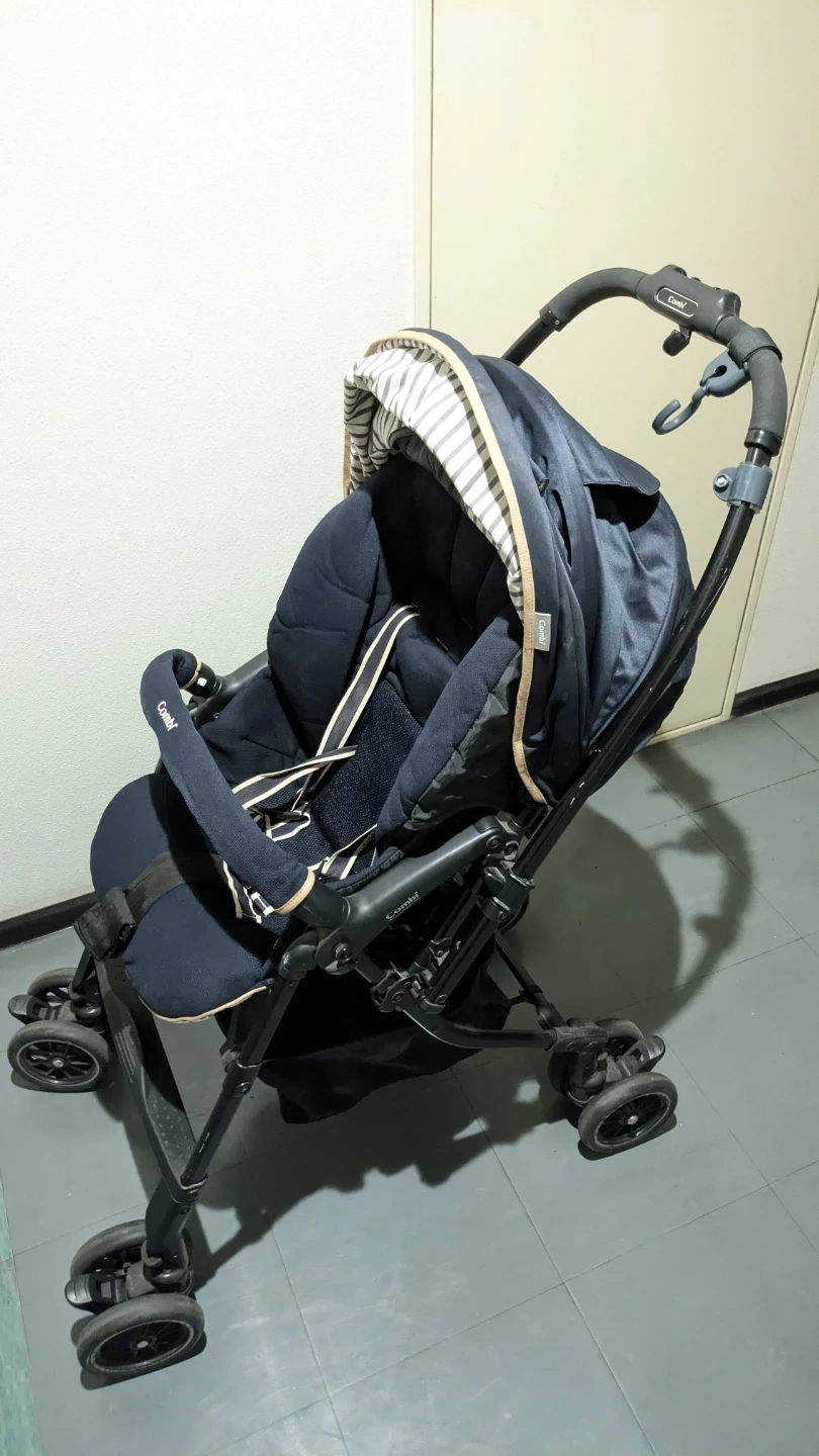 コンビ ベビーカー ネイビーの写真3枚目