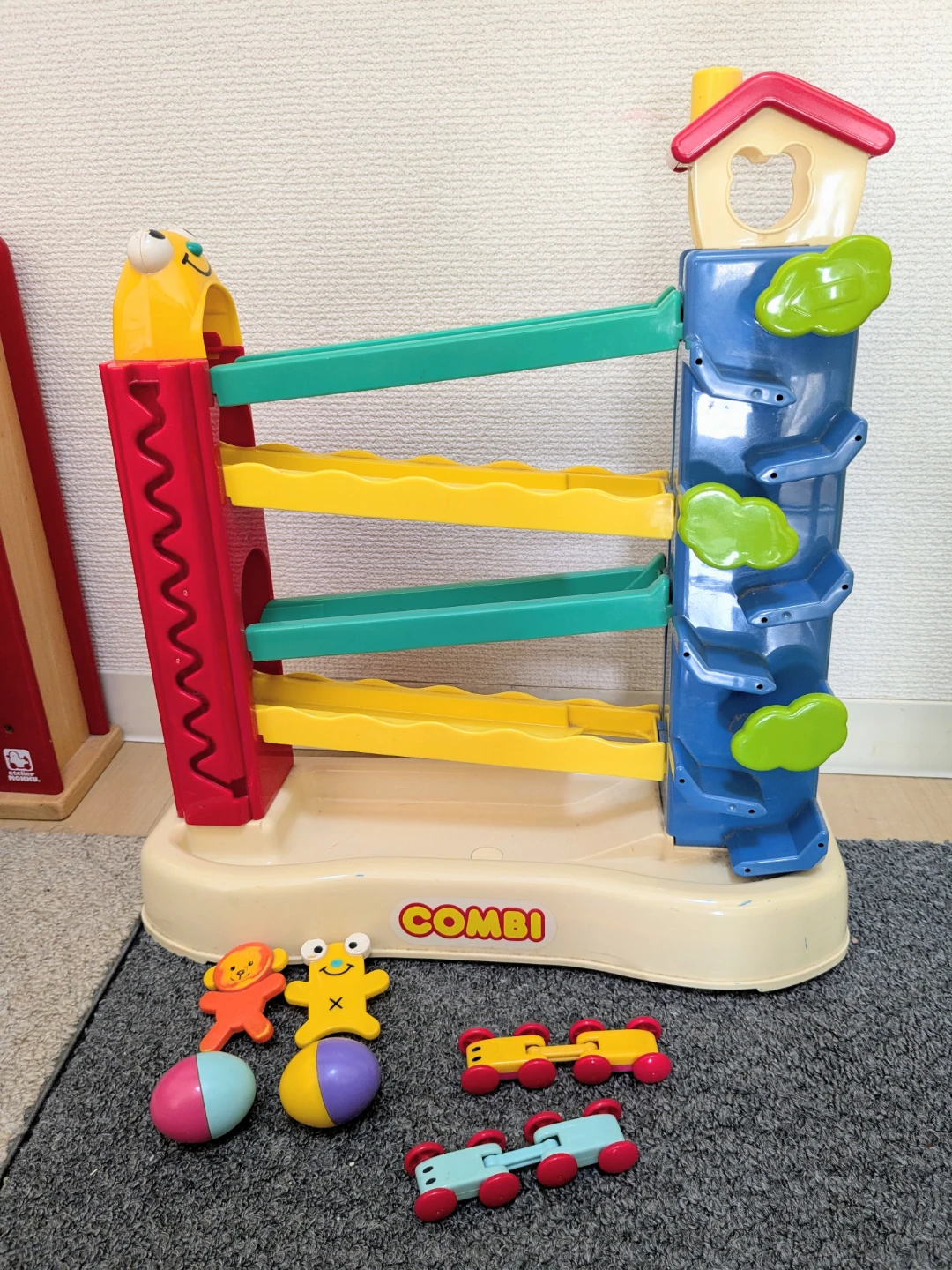 コンビ おもちゃ コロコロ スロープ 知育玩具