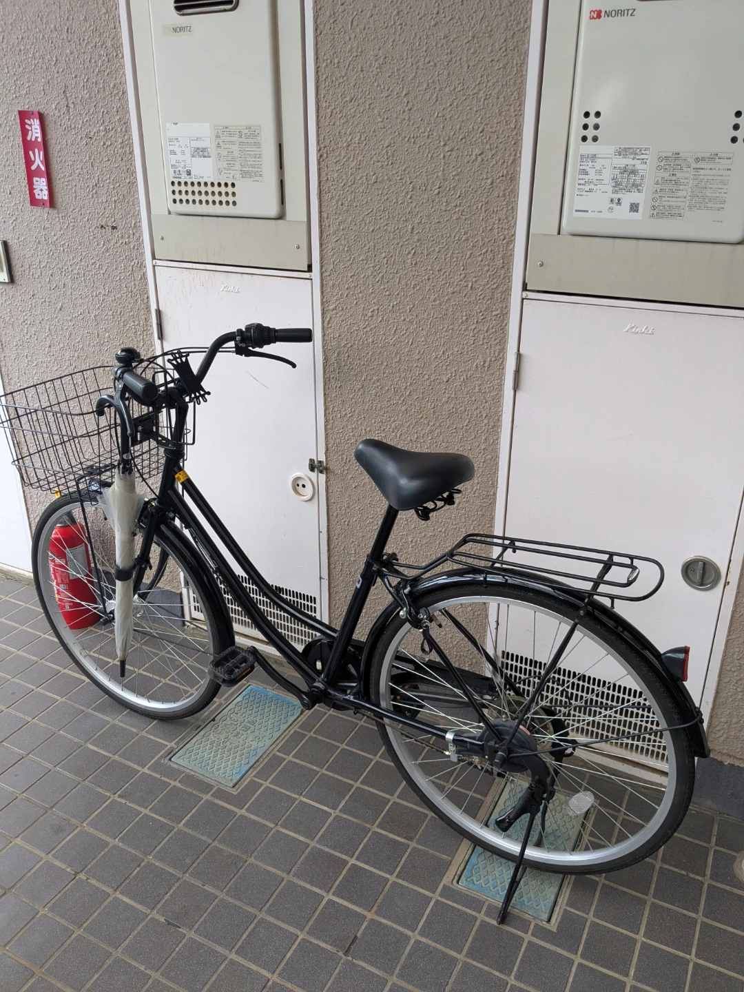 黒のシティサイクル 26インチオートライトギア付きプレシディオ