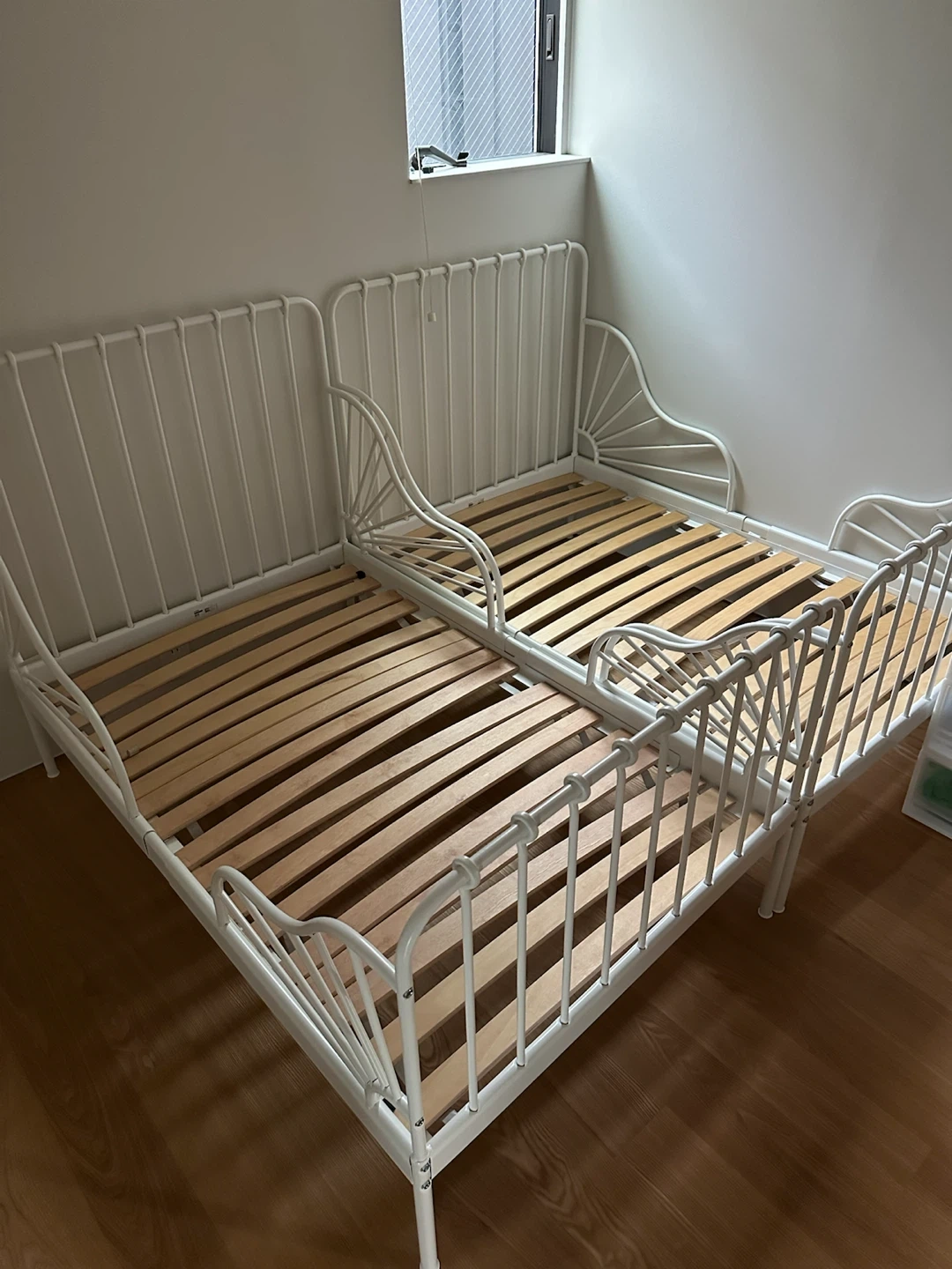 IKEA MINNENベッドフレーム 白 2台の写真3枚目