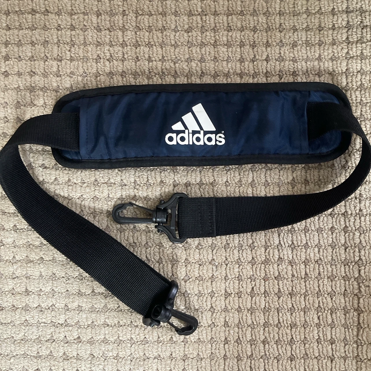 adidas スポーツバッグの写真2枚目
