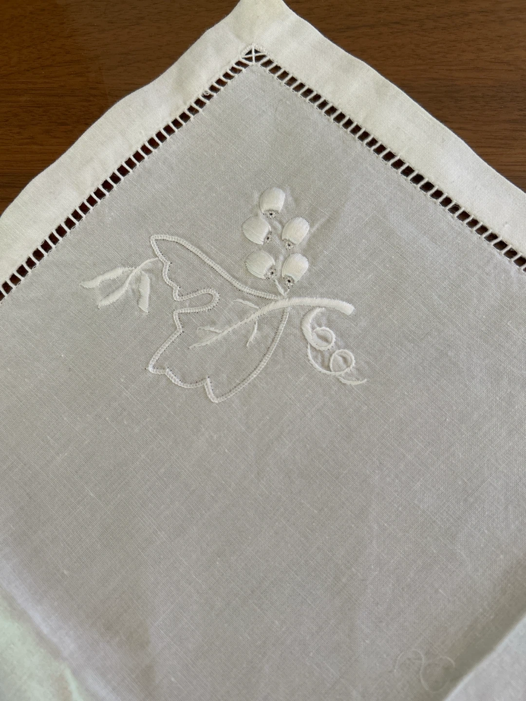 ホワイト 刺繍入り ナプキン5枚