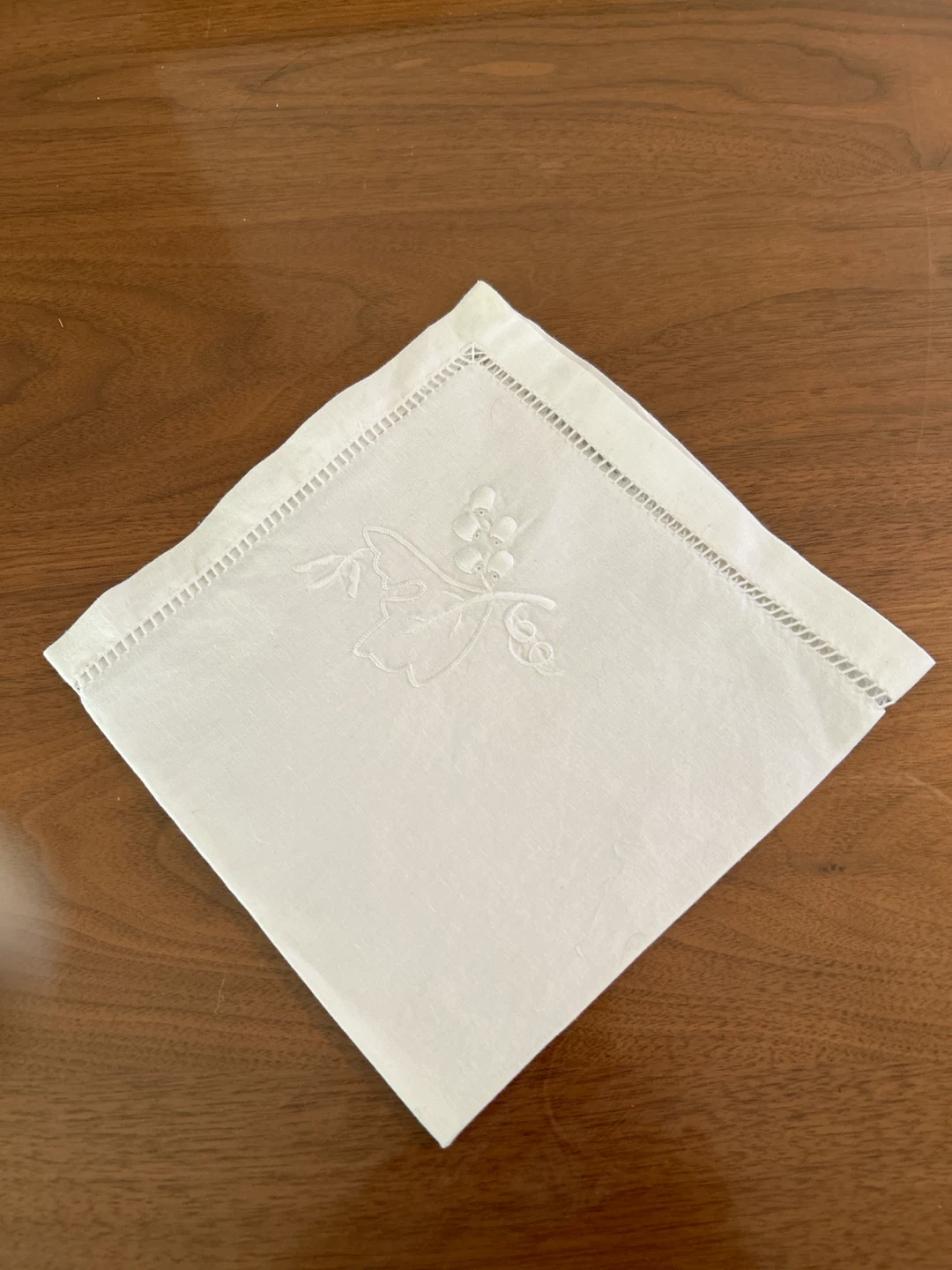 ホワイト 刺繍入り ナプキン5枚の写真2枚目