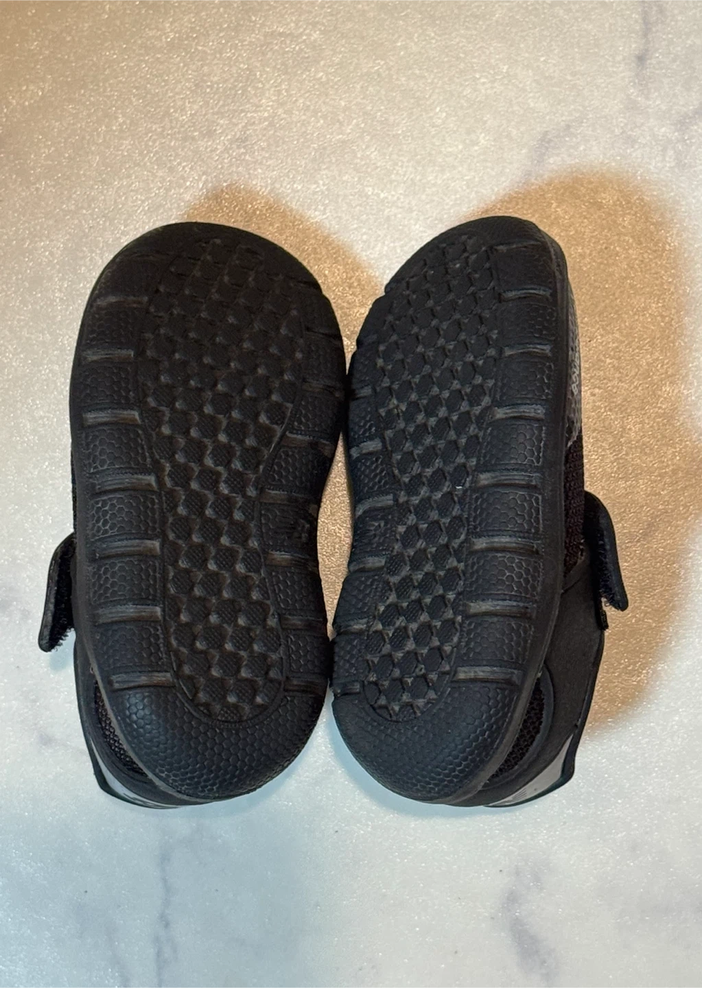 ニューバランス サンダル 黒 12cmの写真3枚目