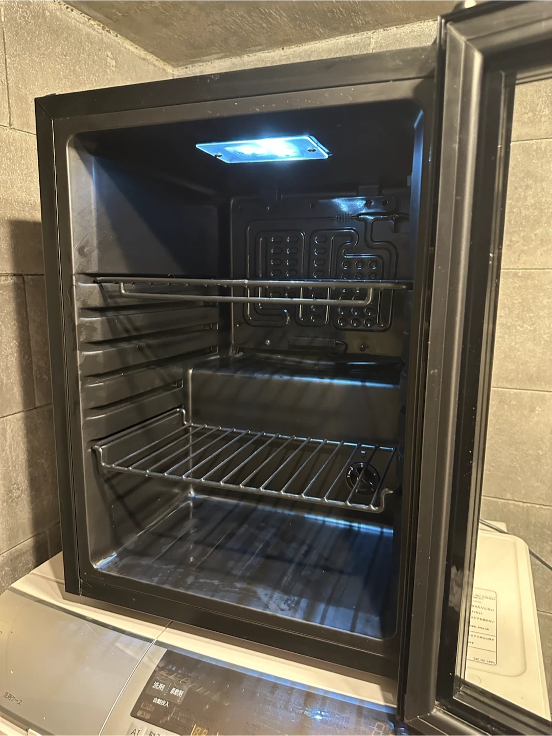 ガラスドア 小型冷蔵庫 35Lの写真2枚目