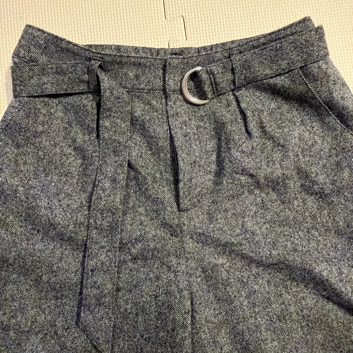 anysis ベルト付き ワイドパンツ グレーの写真2枚目