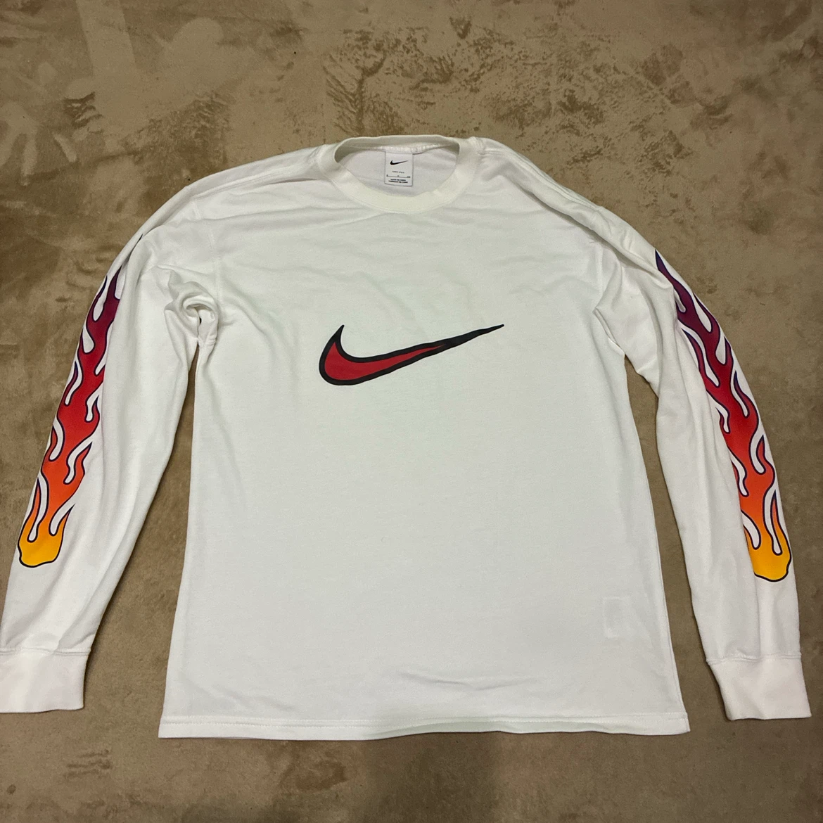 NIKE 長袖シャツ ファイヤーパターン DRY-FIT ホワイト Sサイズ