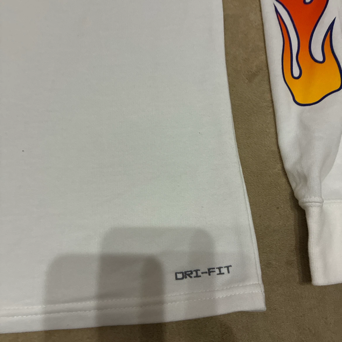 NIKE 長袖シャツ ファイヤーパターン DRY-FIT ホワイト Sサイズの写真9枚目