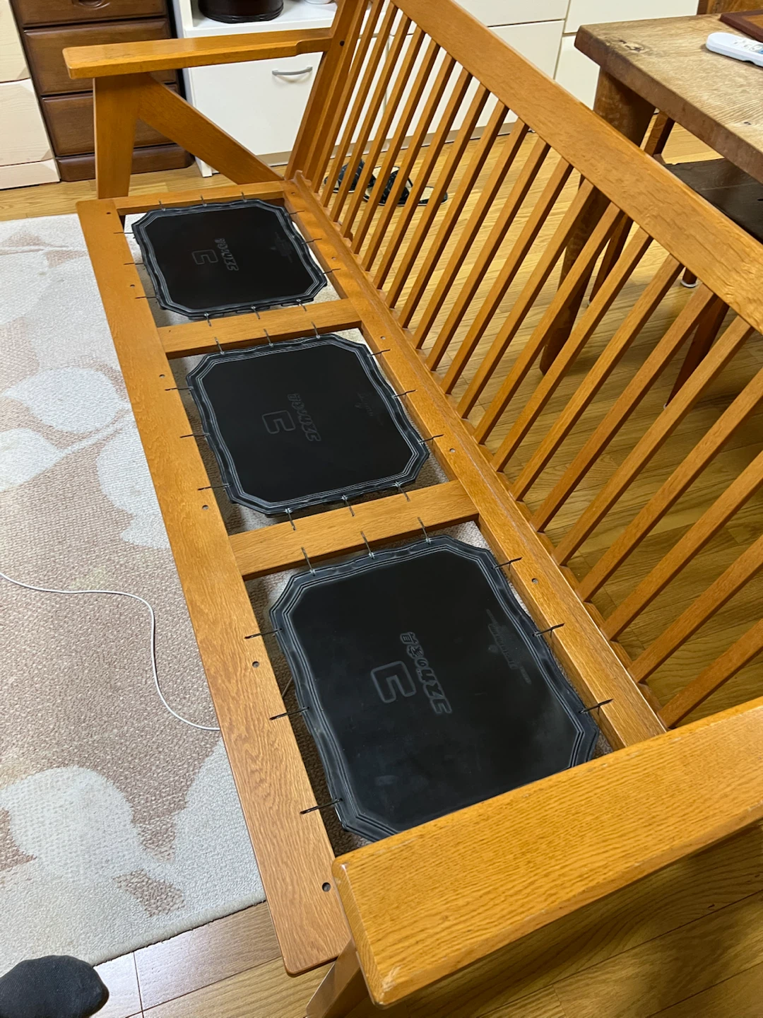 コスガの家具 木製ソファの写真7枚目