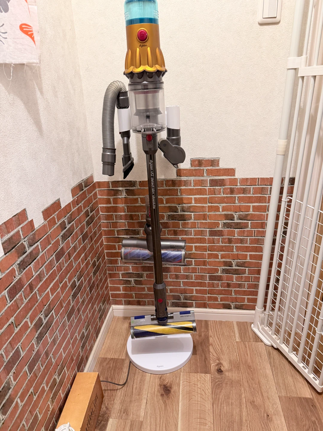 ダイソン掃除機　動くがスイッチの反応が鈍いのでジャンク品