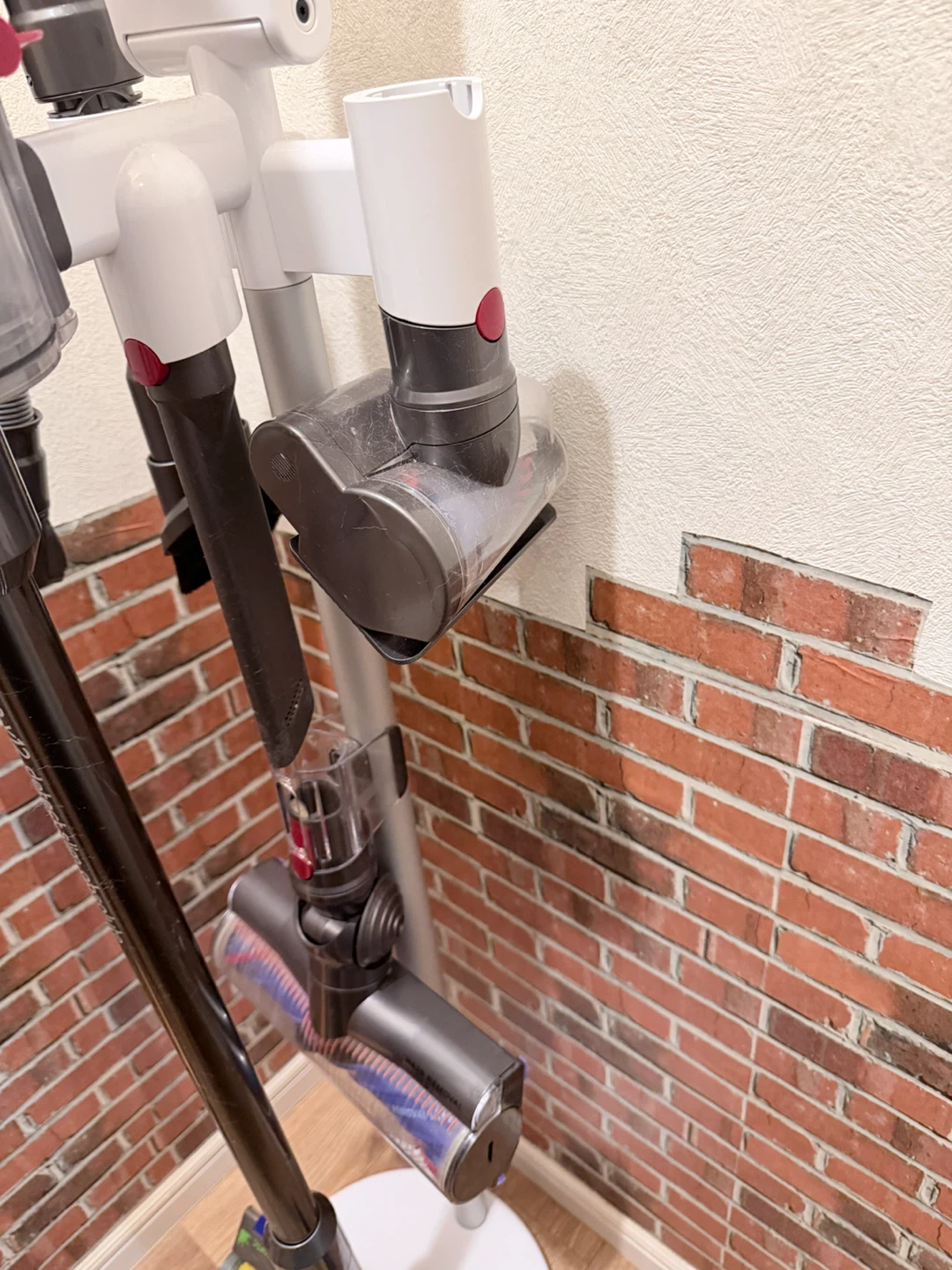 ダイソン掃除機　動くがスイッチの反応が鈍いのでジャンク品の写真2枚目