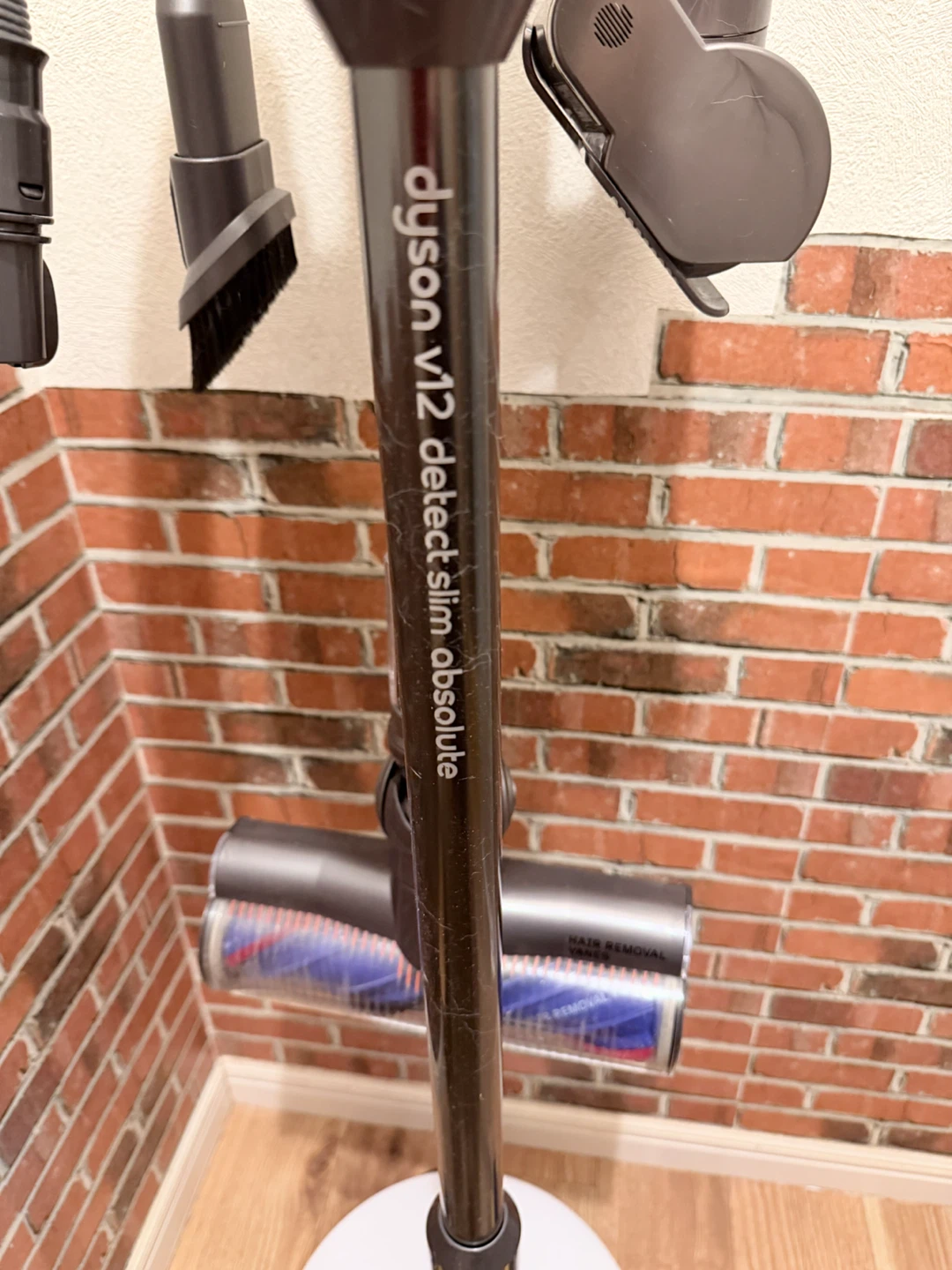 ダイソン掃除機　動くがスイッチの反応が鈍いのでジャンク品の写真4枚目